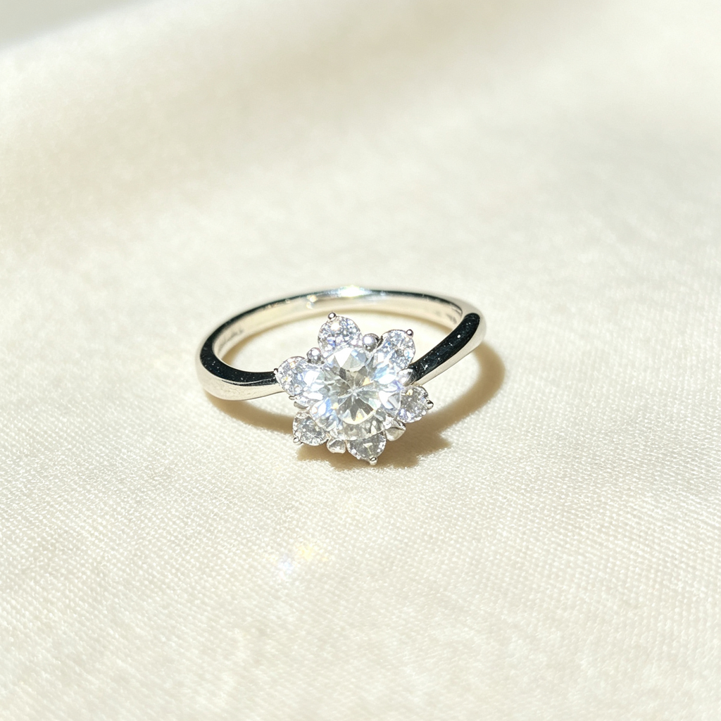 Flower‑Shaped Halo Engagement S925 Ring, Round‑Cut Simulated Diamond Promise Ring, Silver‑Tone Floral Bridal Wedding Jewelry