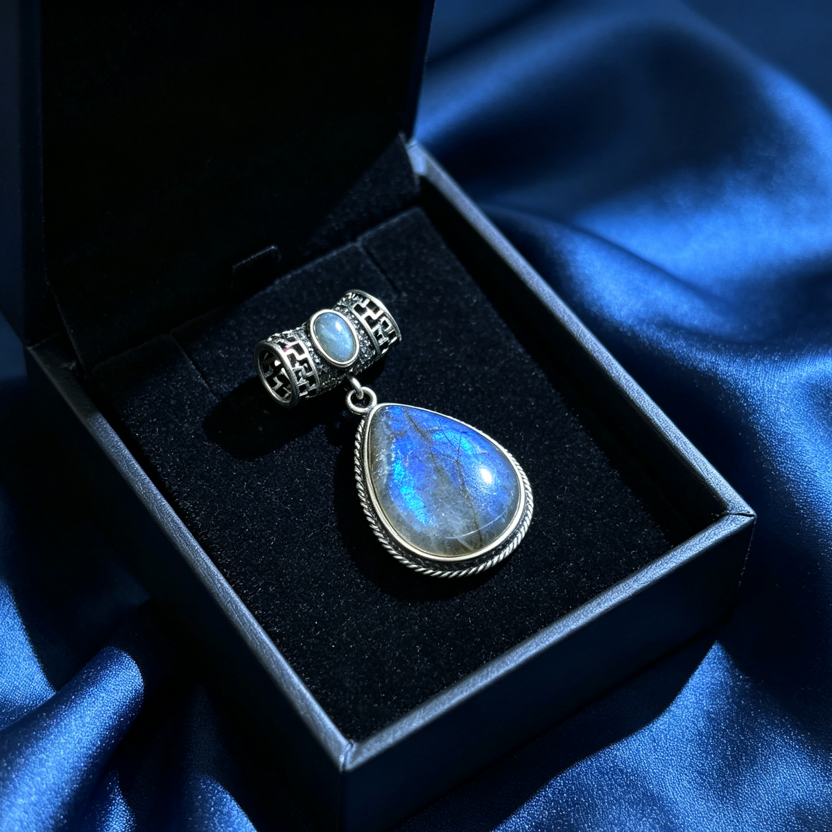 Natural Labradorite Teardrop Vintage Metal Pendant