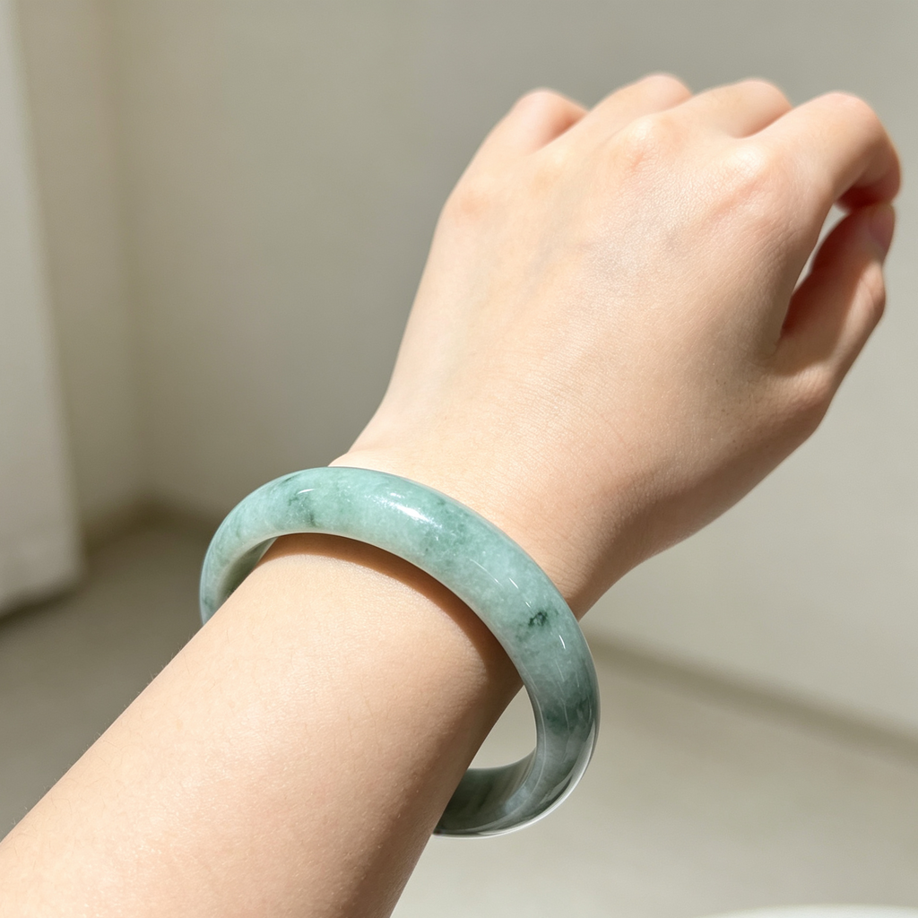 Natural Jadeite Bangle, Soft Light‑Green Solid Jade Bangle
