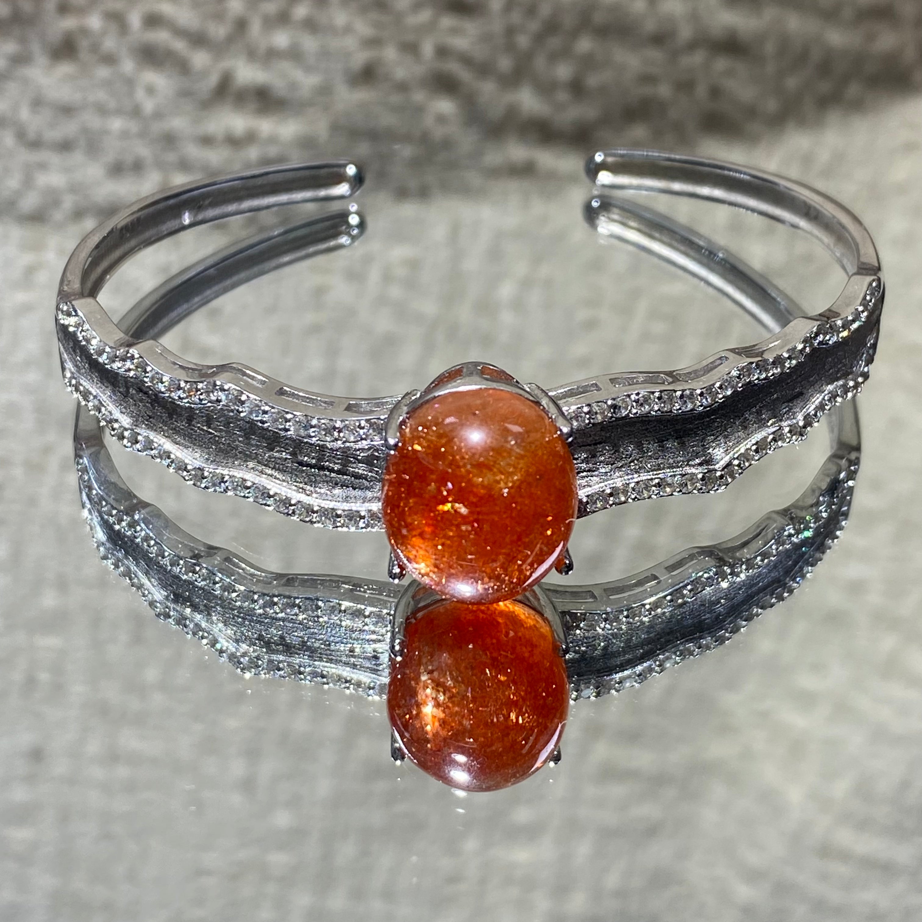 Natural Sunstone s925 bangle