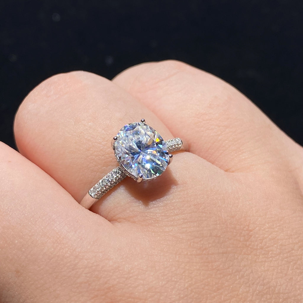 Oval-Cut CZ Moissanite S925 Ring with Pavé Band ✨