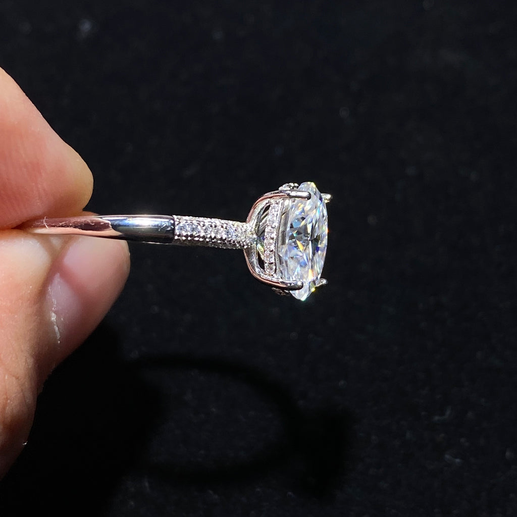 Oval-Cut CZ Moissanite S925 Ring with Pavé Band ✨