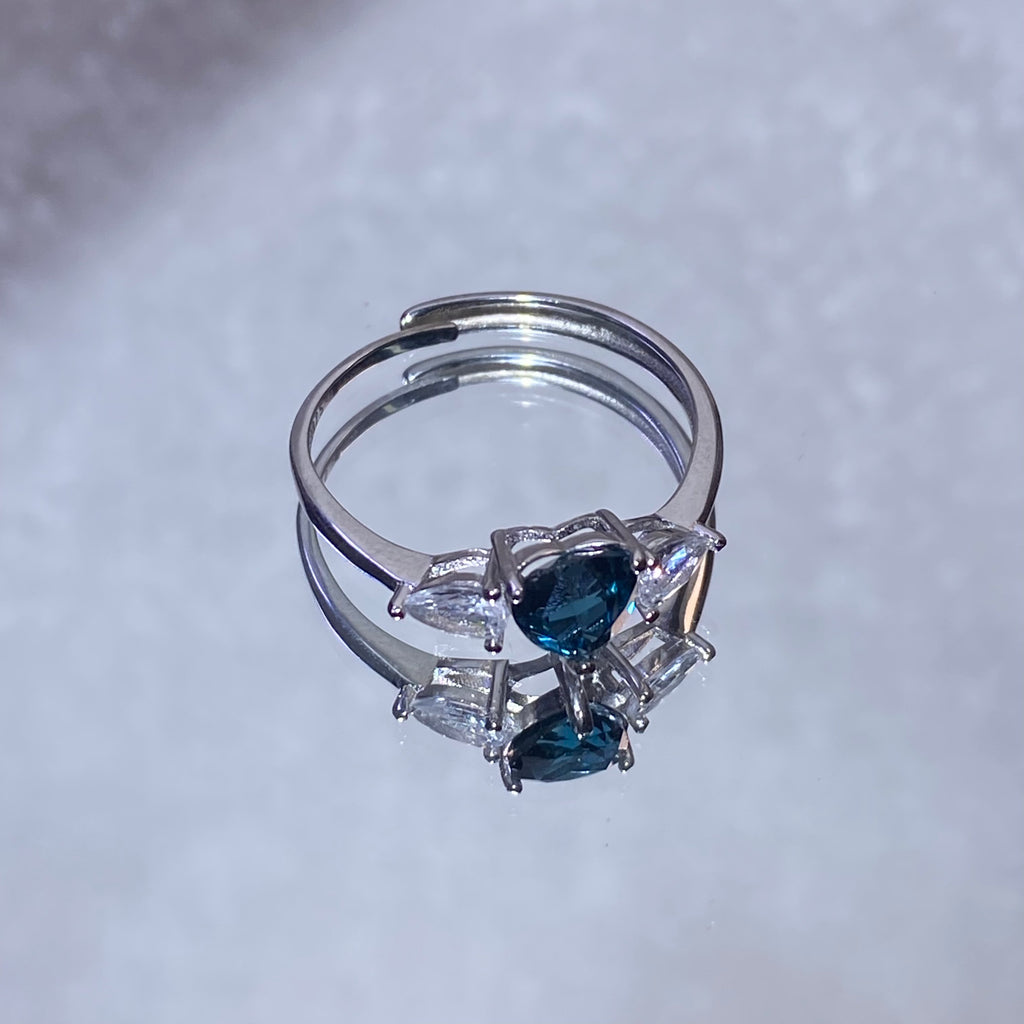 Pear London Blue Topaz Three-Stone Split Shank 925 Sterling Silver Ring Deep ocean blue teardrop main gem flanked by marquise clear zircon accent stones