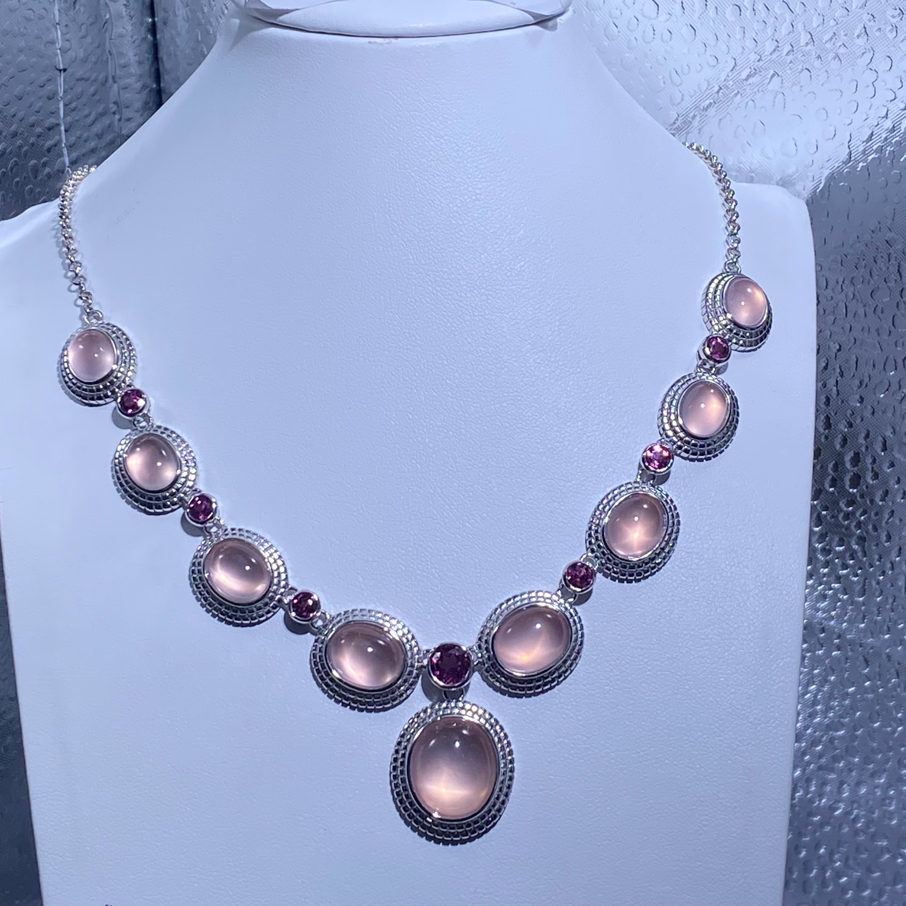 Oval Natural Soft Pink Rose Quartz Multi-Stone Gradient Drop Vintage Silver Statement Necklace Dreamy milky pink rose quartz elegant formal banquet wedding V-neck collarbone chain
