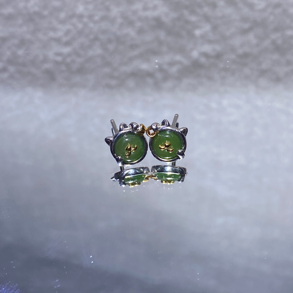 Round Natural Olive Green Hetian Jade Two-Tone Vintage Lace Silver Stud Earrings Minimalist oriental tranquil lightweight hypoallergenic daily casual gem earrings