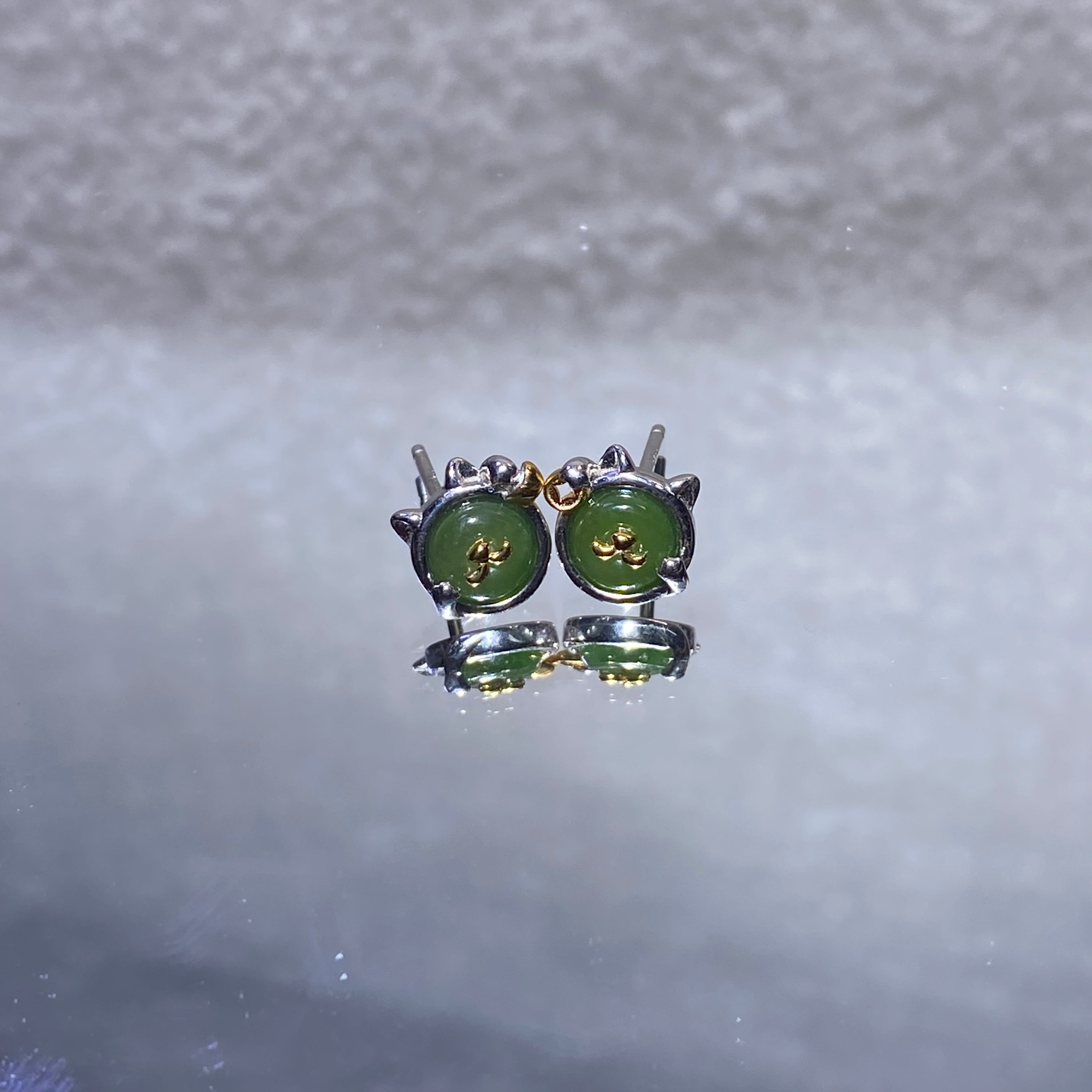 Round Natural Olive Green Hetian Jade Two-Tone Vintage Lace Silver Stud Earrings Minimalist oriental tranquil lightweight hypoallergenic daily casual gem earrings