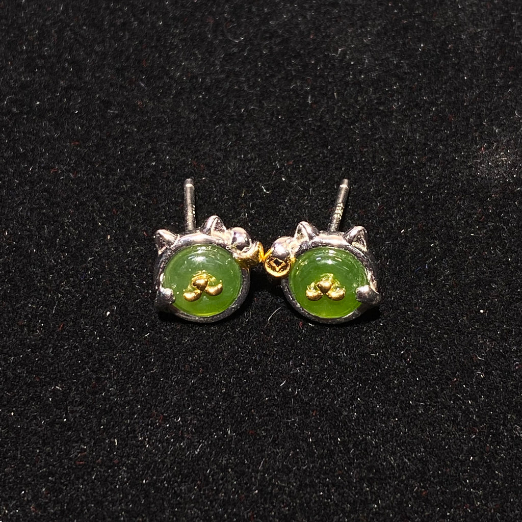 Round Natural Olive Green Hetian Jade Two-Tone Vintage Lace Silver Stud Earrings Minimalist oriental tranquil lightweight hypoallergenic daily casual gem earrings