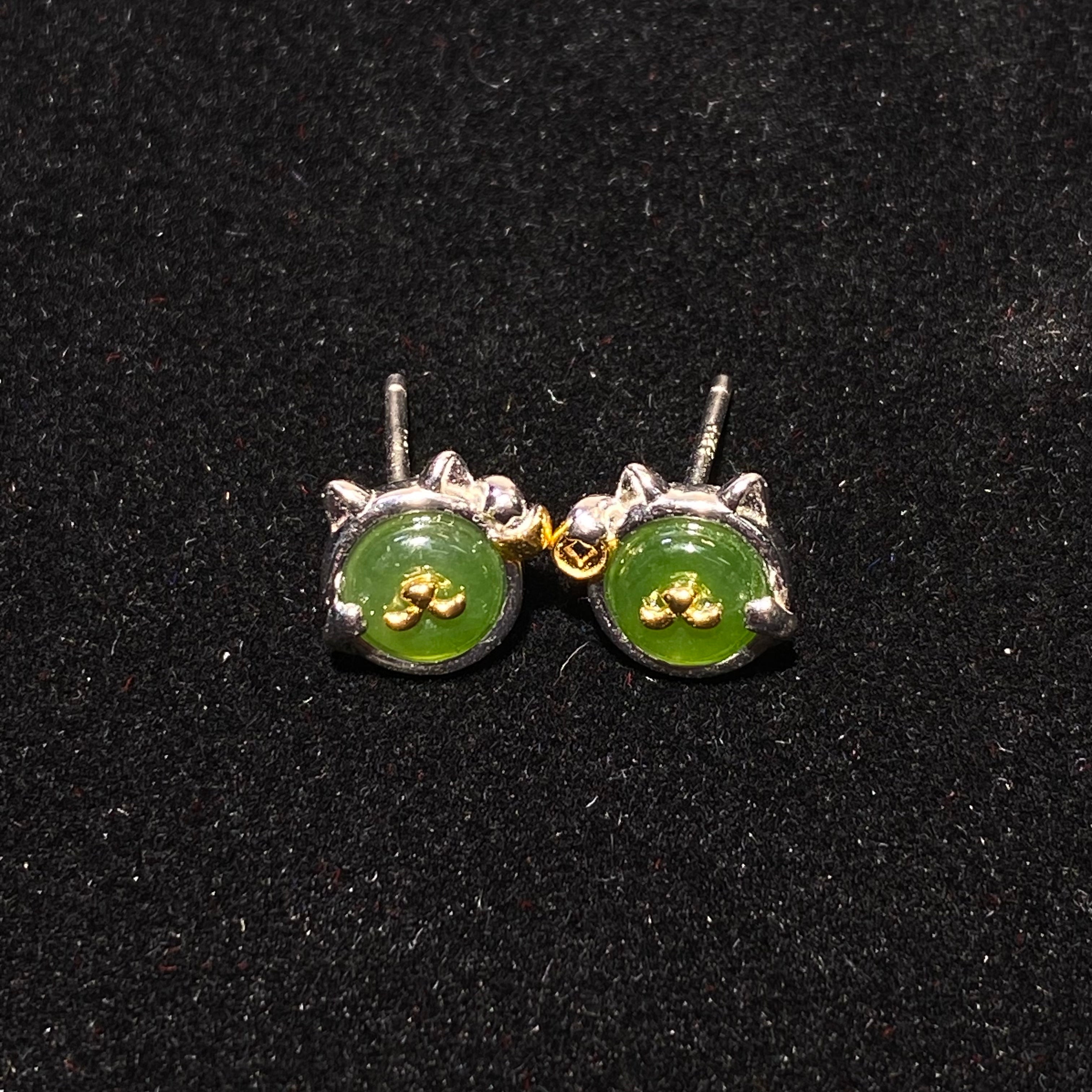Round Natural Olive Green Hetian Jade Two-Tone Vintage Lace Silver Stud Earrings Minimalist oriental tranquil lightweight hypoallergenic daily casual gem earrings
