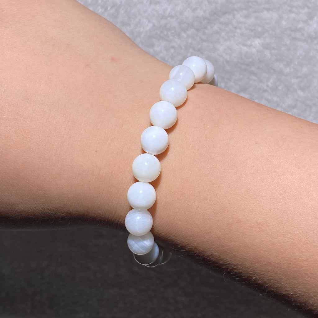 8.7mm 16cm Smooth Matte Natural White Seashell Round Bead Single Strand Bracelet Soft neutral ocean minimalist lightweight stackable daily calming beaded bracelet
