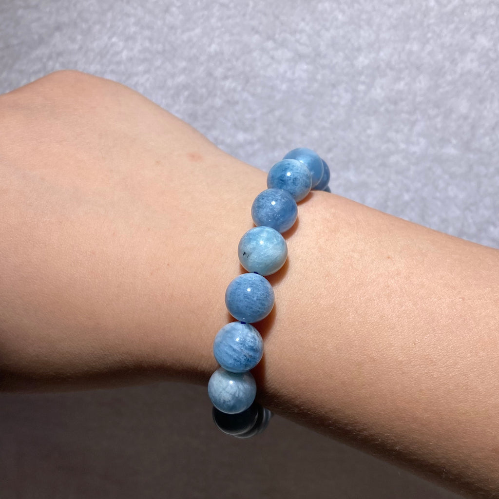 Gradient Sky-Blue Natural Devil Aquamarine Smooth Round Bead Single Stretch Strand Bracelet Calming Throat Chakra Ocean Healing Crystal Stackable Daily Bracelet