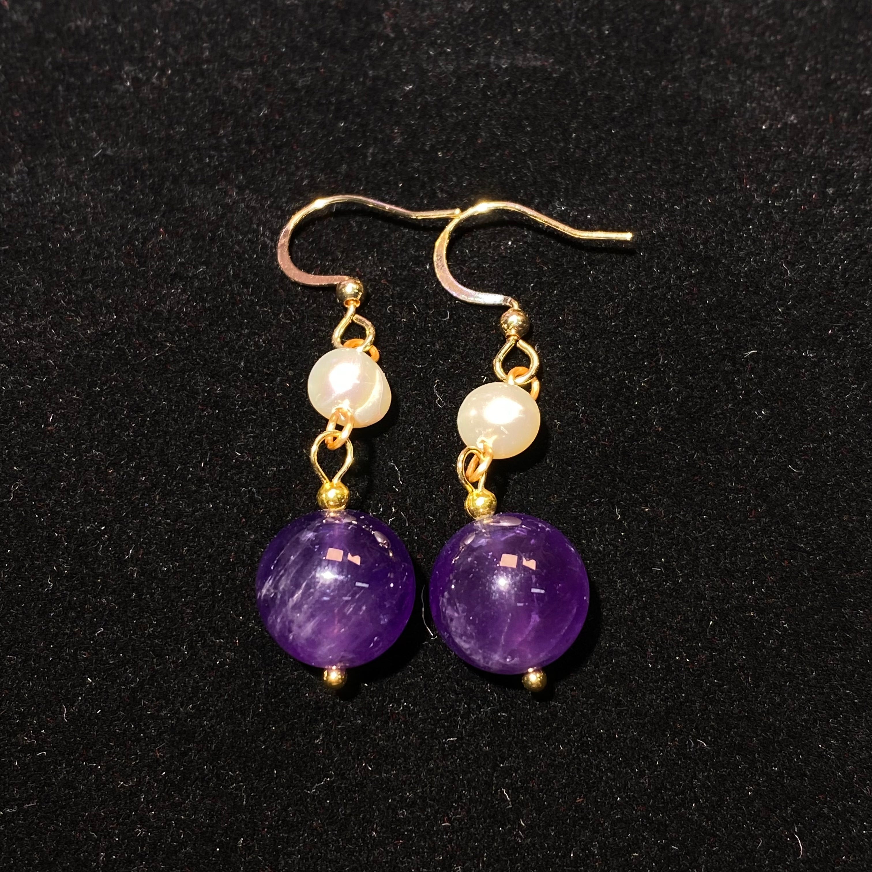 Smooth Cream White Natural Freshwater Pearl & Rich Transparent Deep Purple Amethyst Round Bead Two-Tier Linked Gold Plated Fish Hook Short Dangle Earrings Crown Chakra Clarity Elegant Soft Romantic Lightweight Daily Crystal Drop Earrings