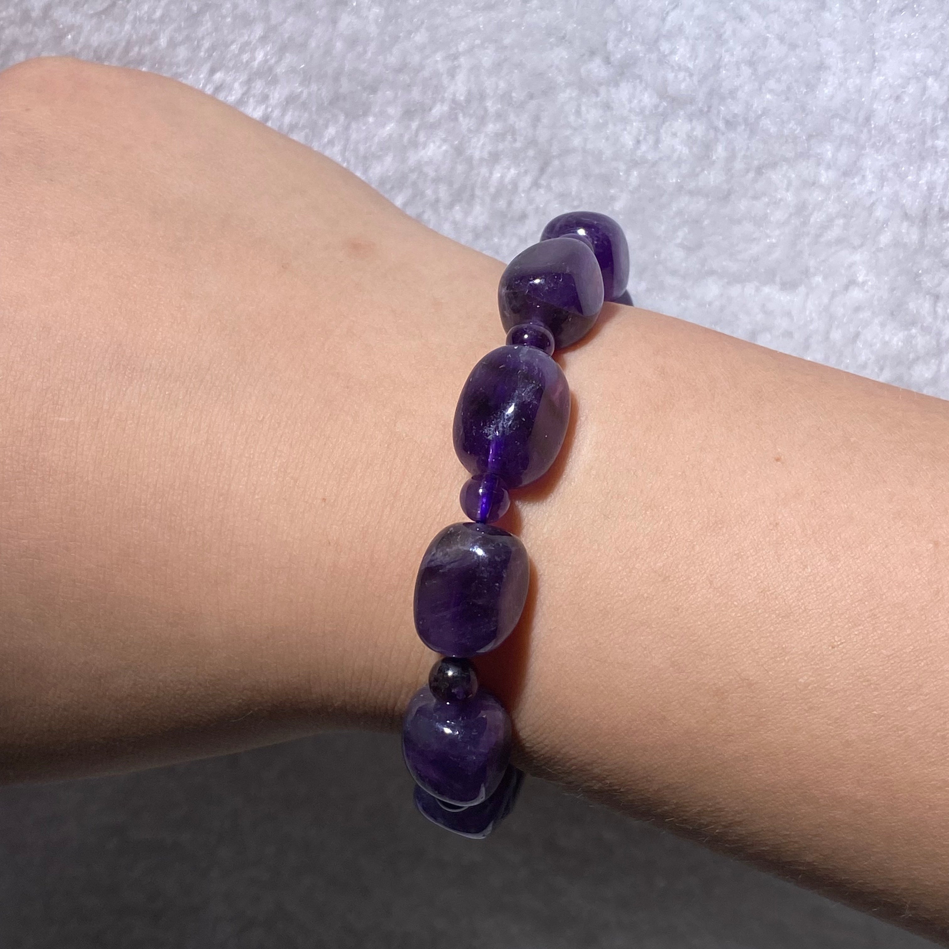 Natural Amethyst Tumble Bead Stretch Bracelet, Fits 16cm Wrist | Crown Third Eye Chakra Calming Crystal, Clear Mental Fog & Improve Sleep, Irregular Sugar Bean Healing Wrist Jewelry Gift for Women