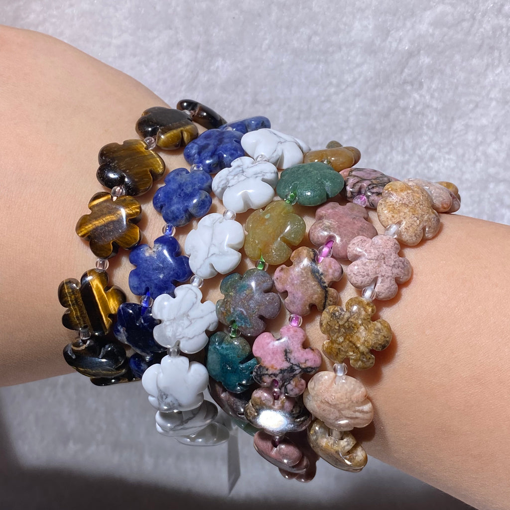 Natural Hand Carved Five-Petal Plum Blossom Crystal Stretch Bracelet, Fits 16cm Wrist