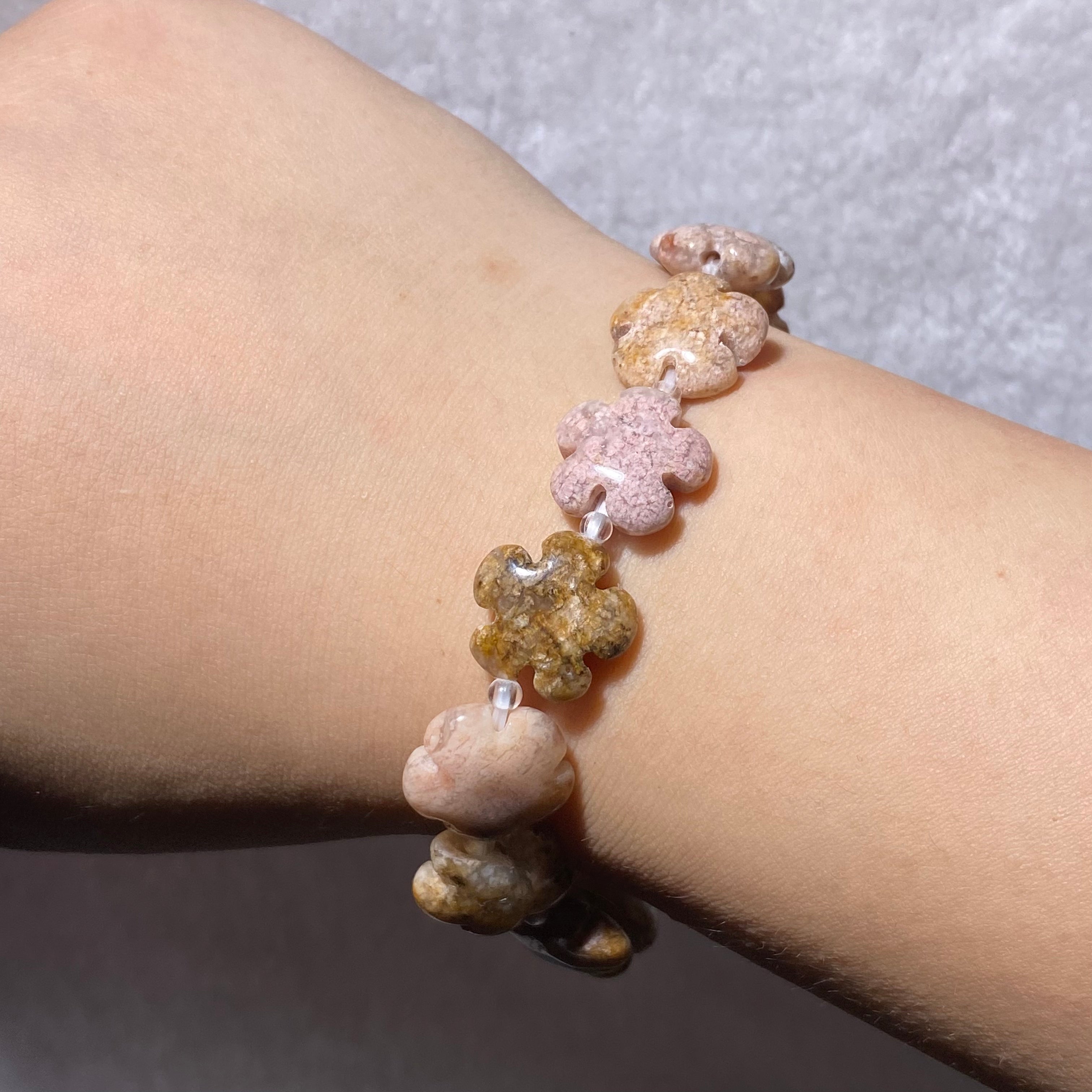 Natural Hand Carved Five-Petal Plum Blossom Crystal Stretch Bracelet, Fits 16cm Wrist