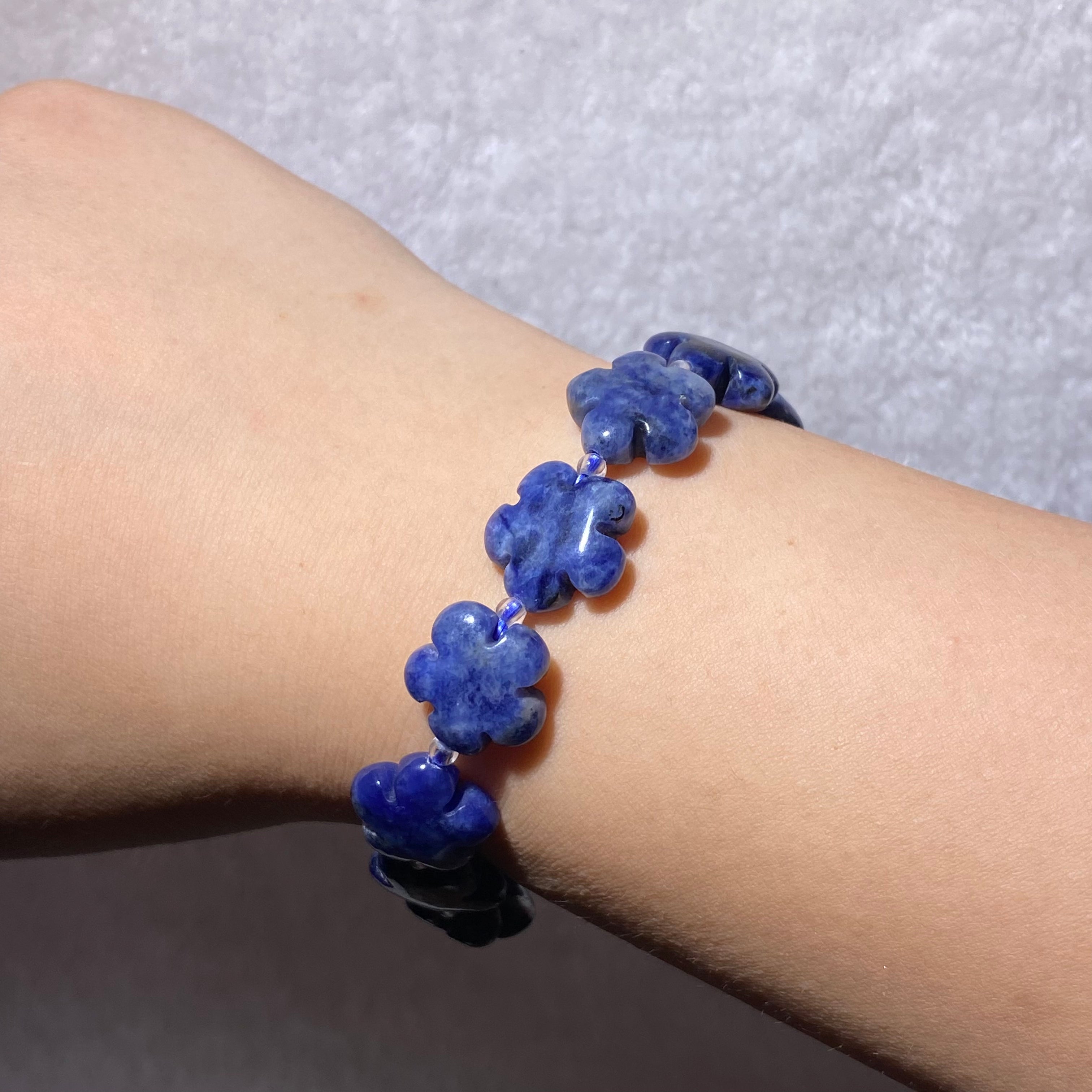 Natural Hand Carved Five-Petal Plum Blossom Crystal Stretch Bracelet, Fits 16cm Wrist