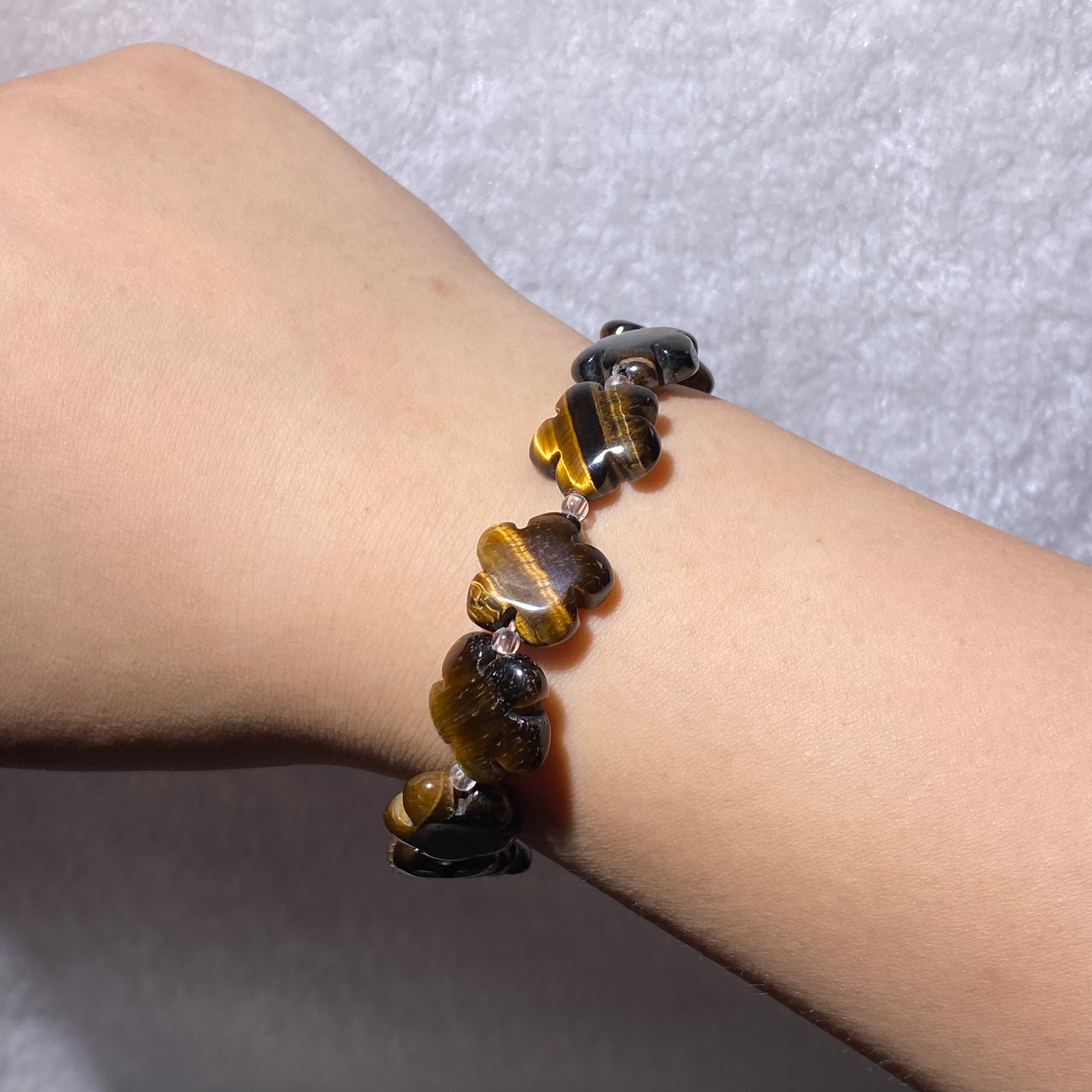 Natural Hand Carved Five-Petal Plum Blossom Crystal Stretch Bracelet, Fits 16cm Wrist