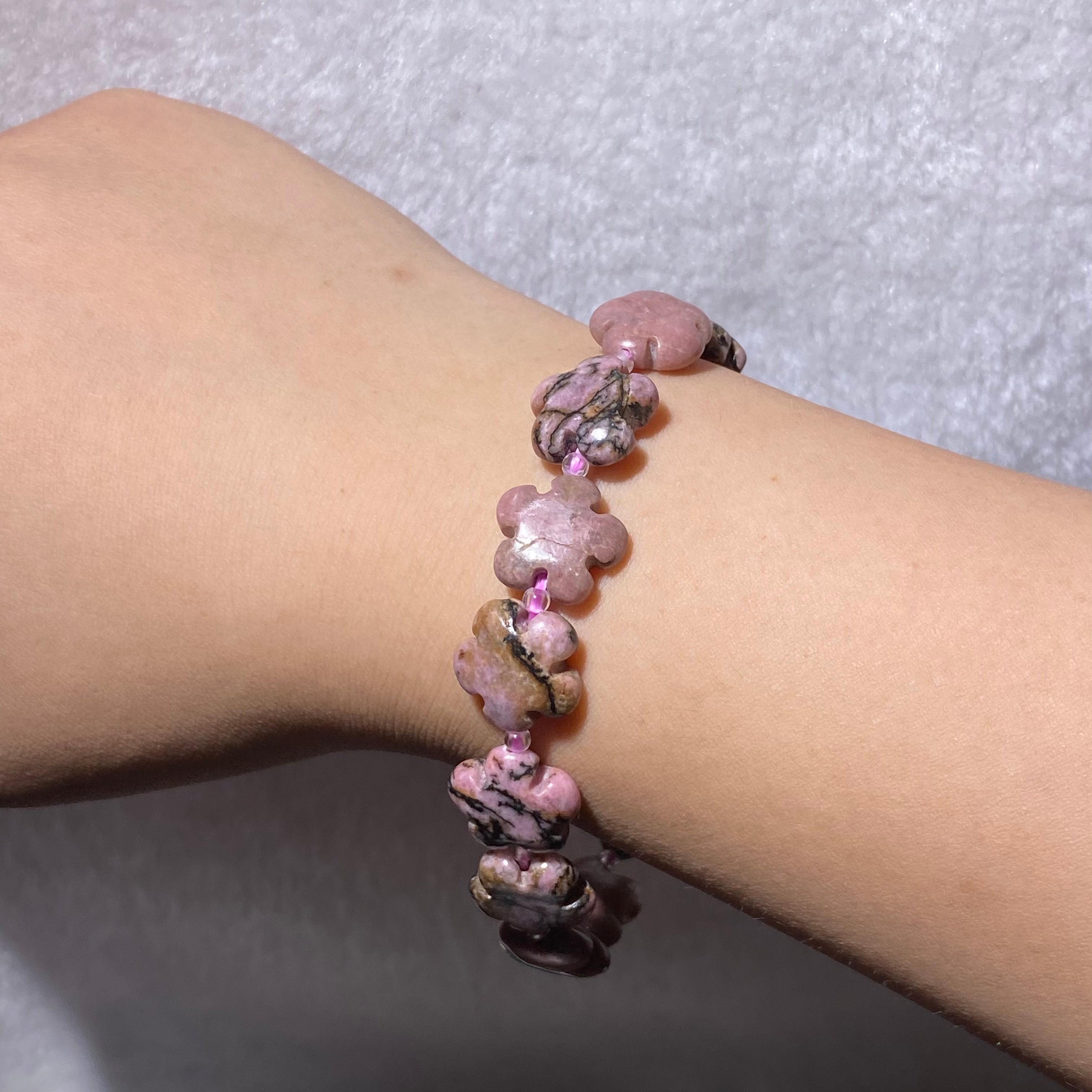 Natural Hand Carved Five-Petal Plum Blossom Crystal Stretch Bracelet, Fits 16cm Wrist