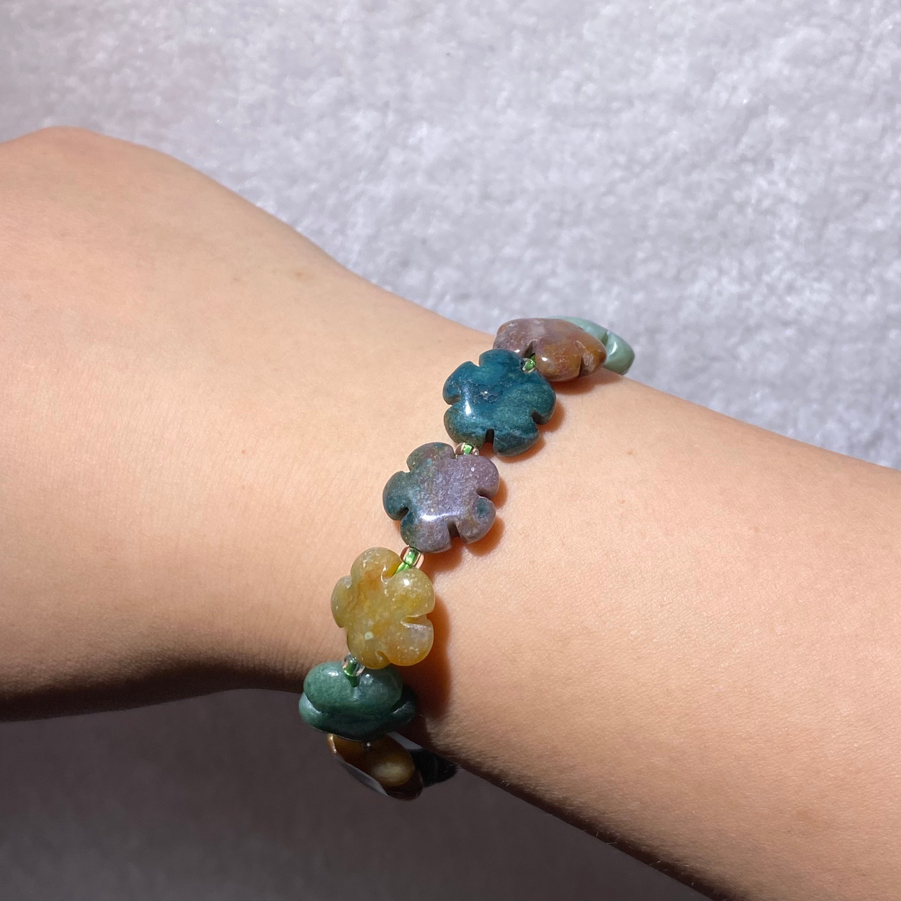 Natural Hand Carved Five-Petal Plum Blossom Crystal Stretch Bracelet, Fits 16cm Wrist