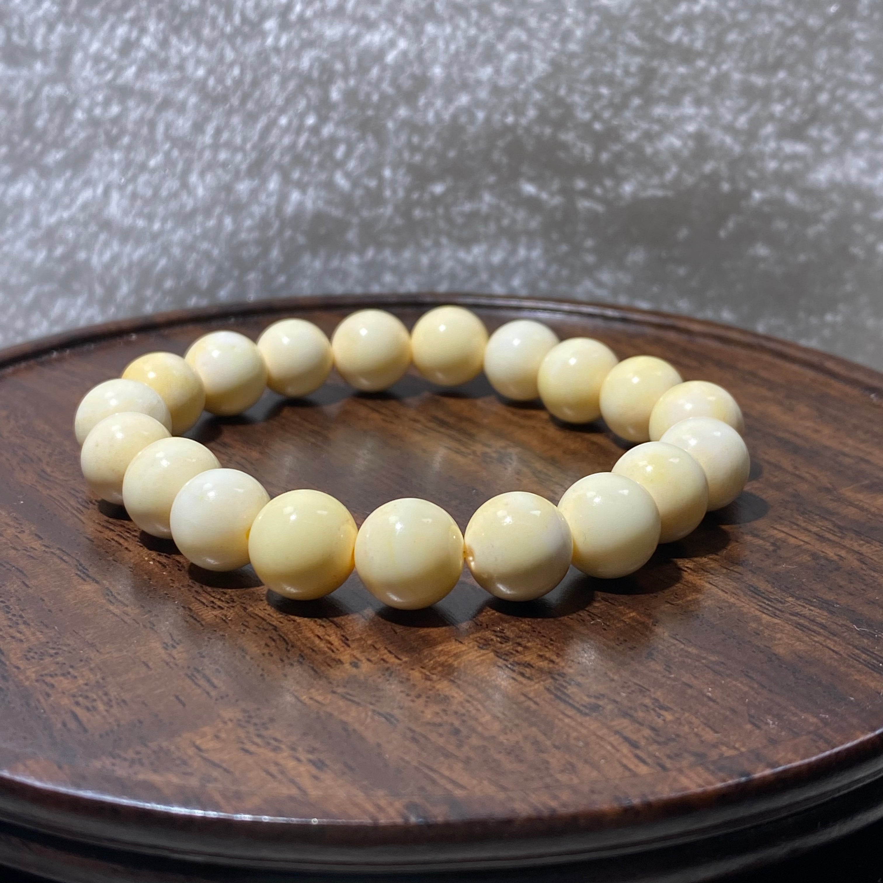 Natural Cream White Shell Matte Round Bead Bracelet 10.3mm