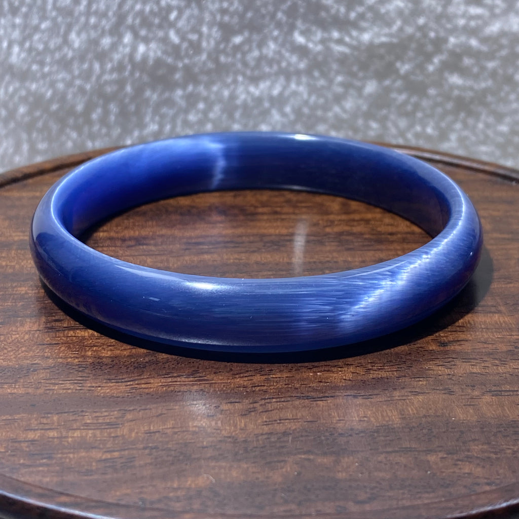 Deep Blue Cat's Eye Solid Round Bangle