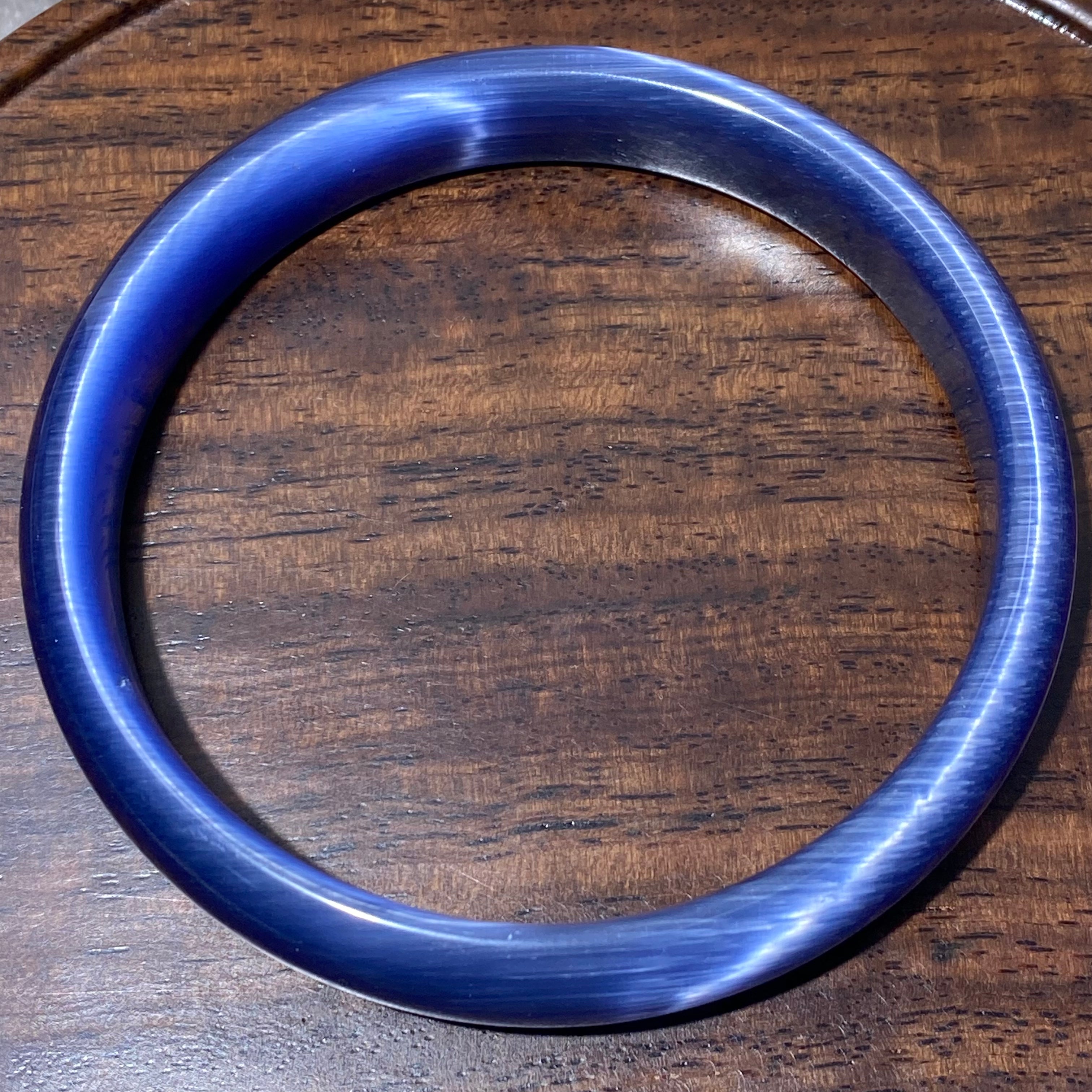 Deep Blue Cat's Eye Solid Round Bangle
