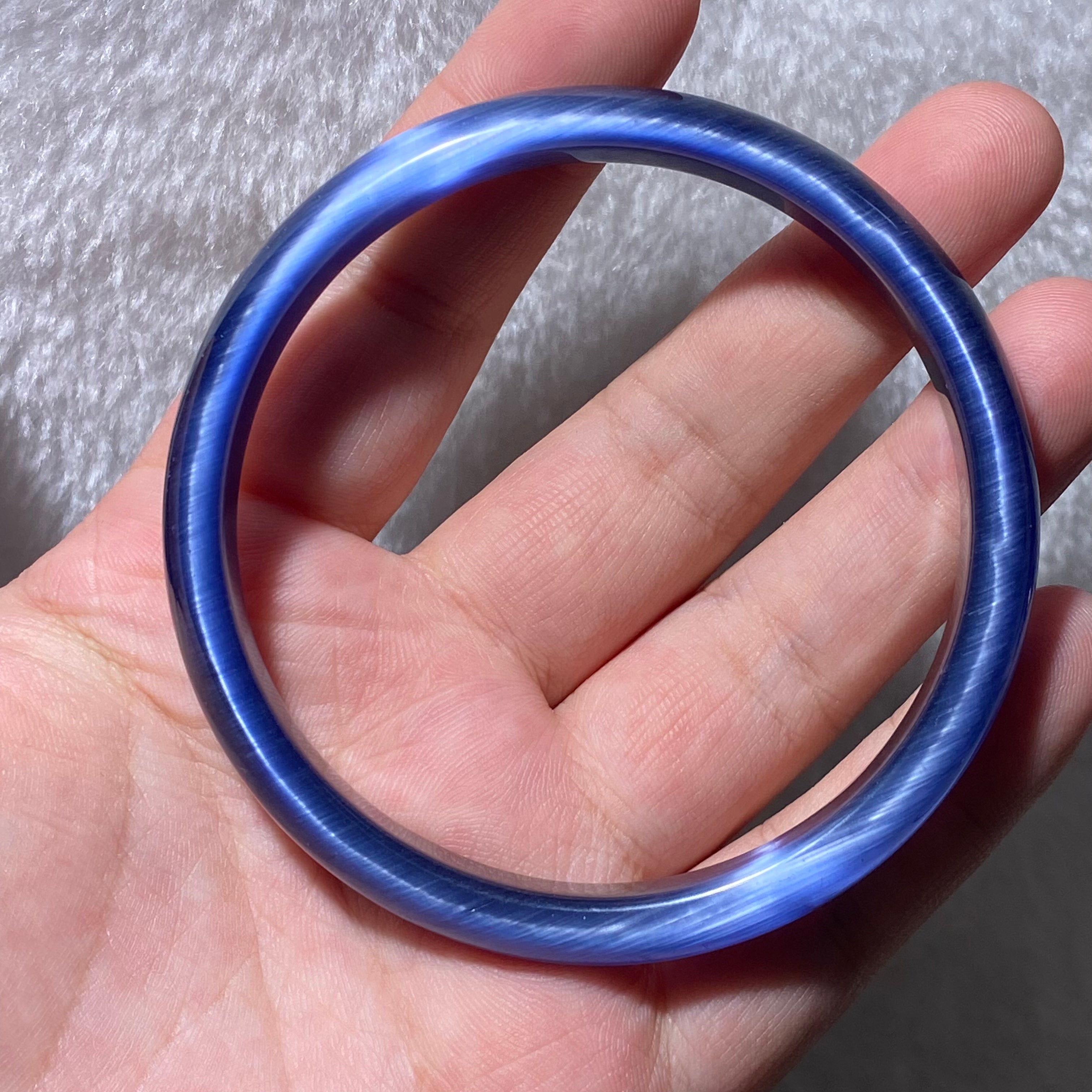 Deep Blue Cat's Eye Solid Round Bangle