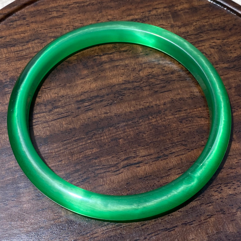 Vivid Green Cat's Eye Solid Round Bangle