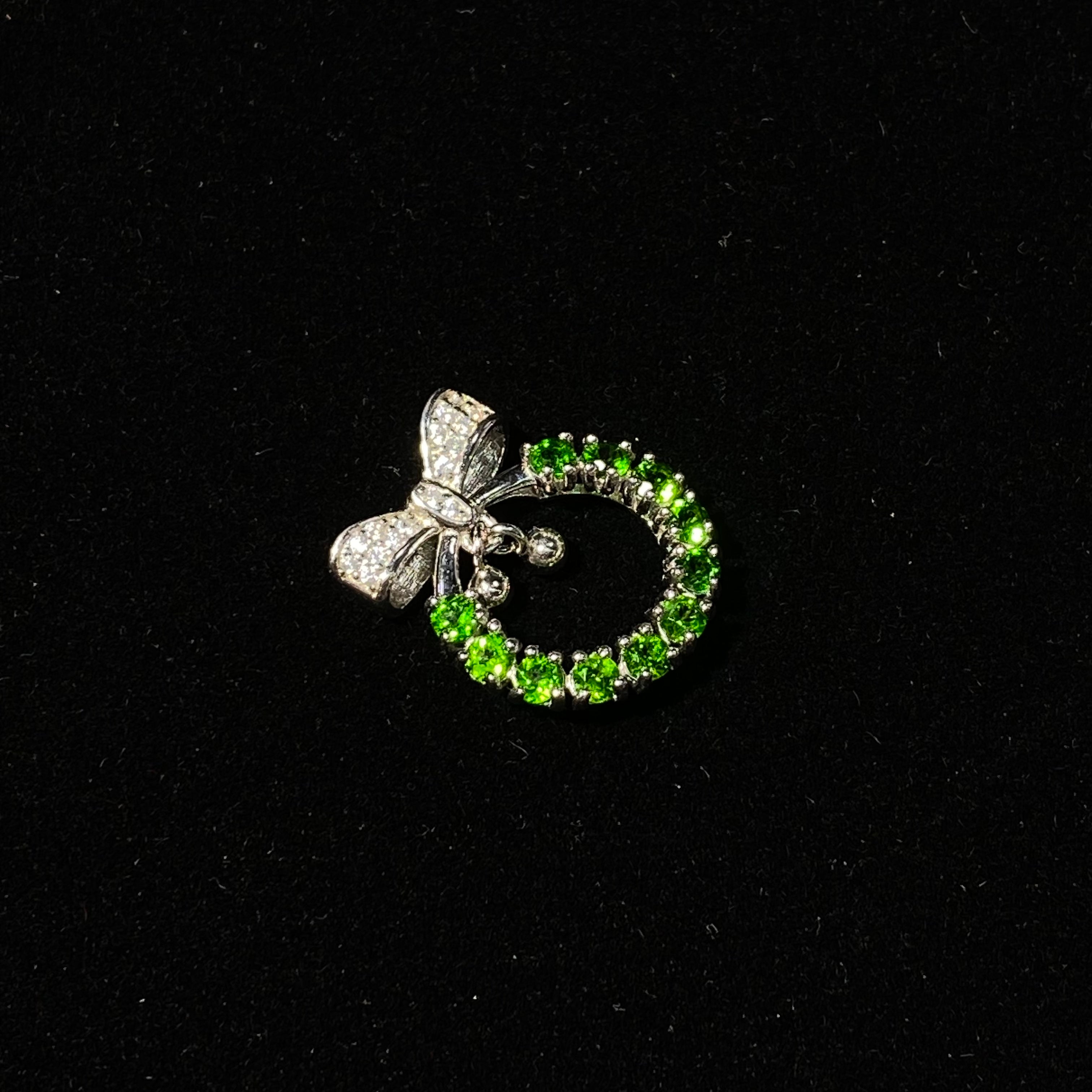 Natural Green Garnet Bowknot Wreath Pendant, S925 Silver Setting