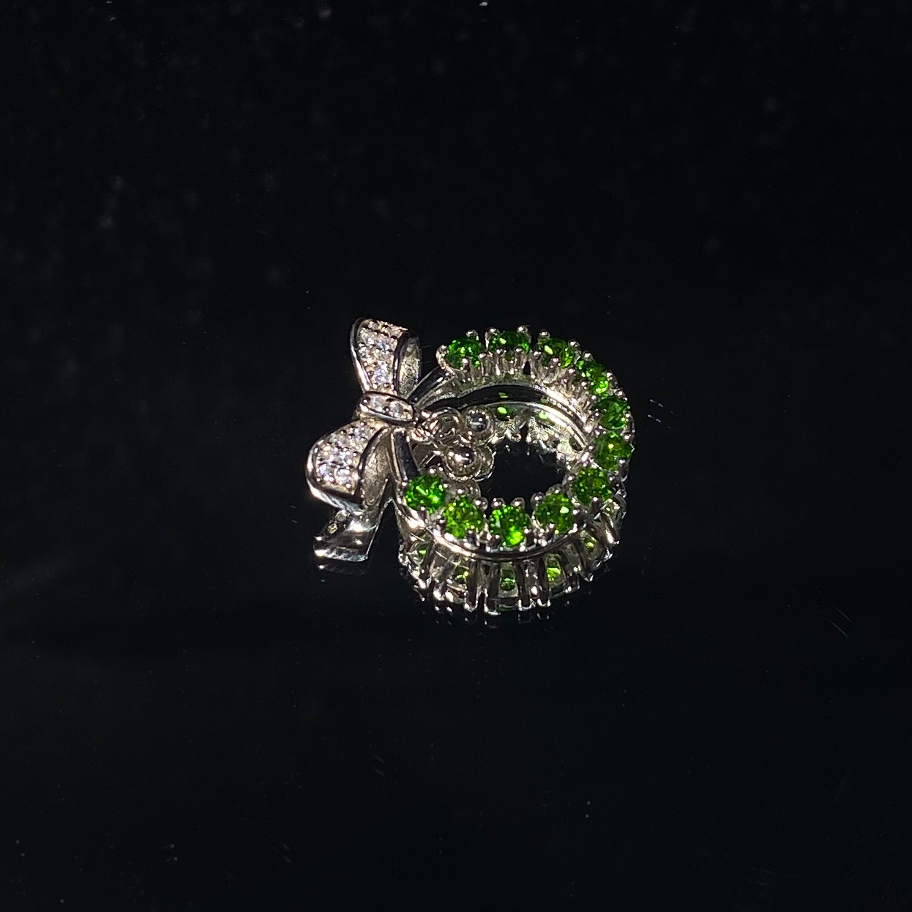 Natural Green Garnet Bowknot Wreath Pendant, S925 Silver Setting