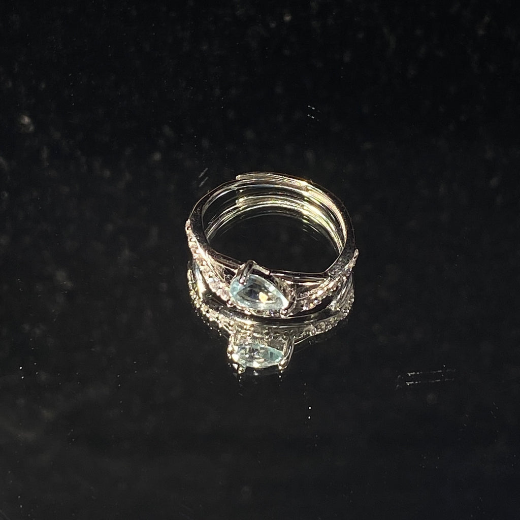 Natural Pear Blue Topaz Twisted Silver Ring, Inlaid With Side Diamonds