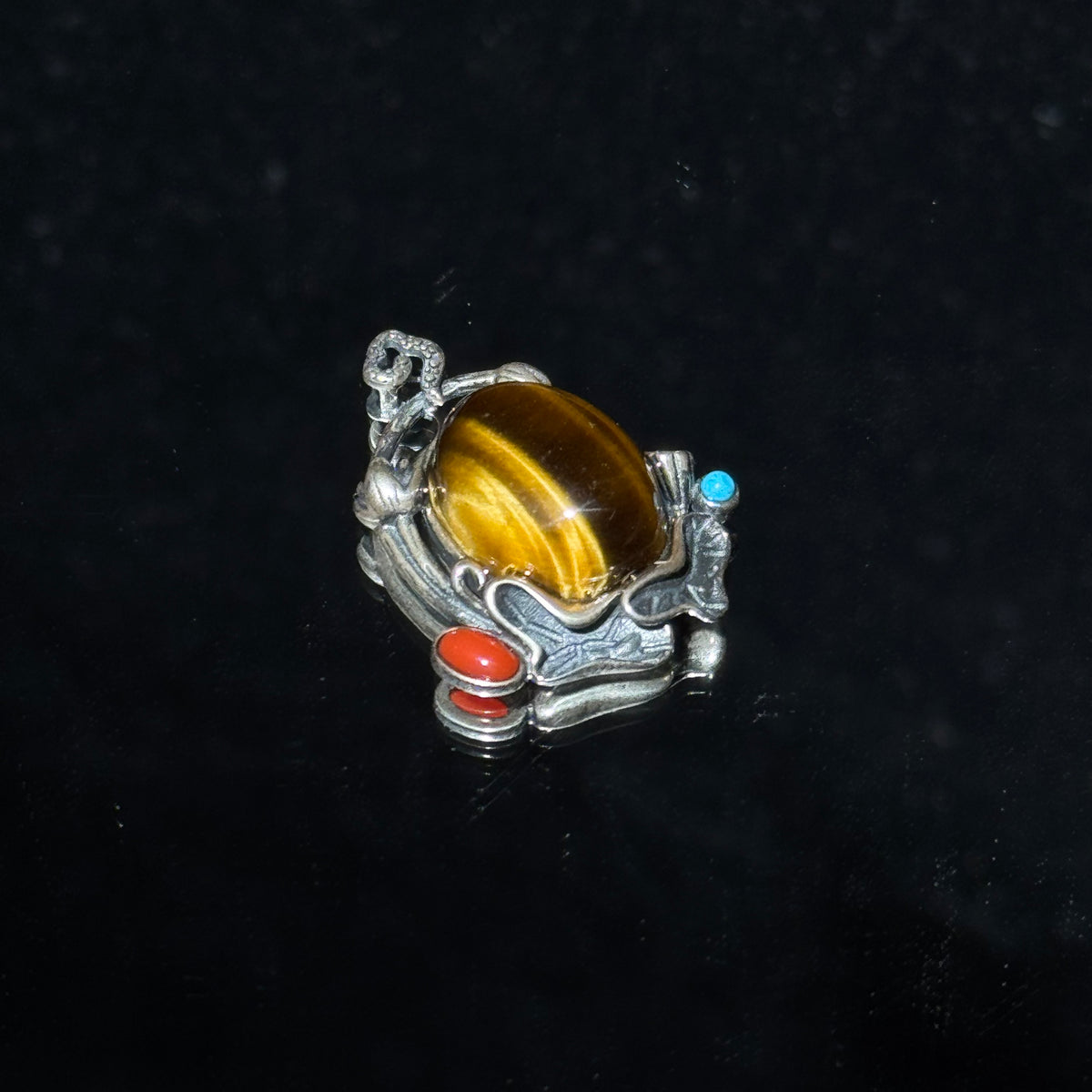 Natural Tiger’s‑Eye Vintage Metal Pendant, Ethnic Style Inlaid Tiger Eye Charm