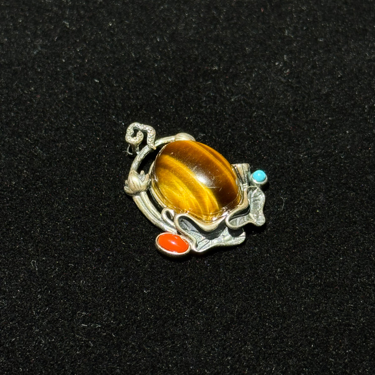 Natural Tiger’s‑Eye Vintage Metal Pendant, Ethnic Style Inlaid Tiger Eye Charm