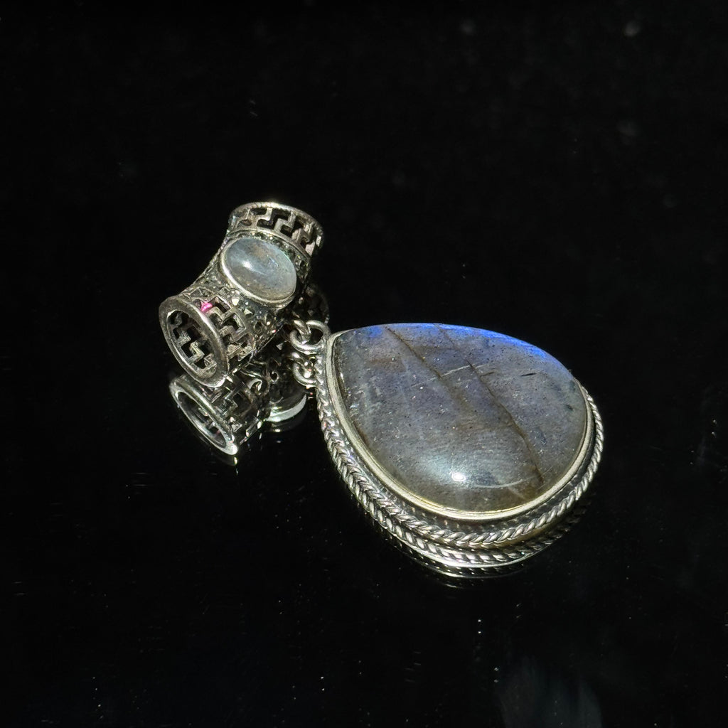 Natural Labradorite Teardrop Vintage Metal Pendant