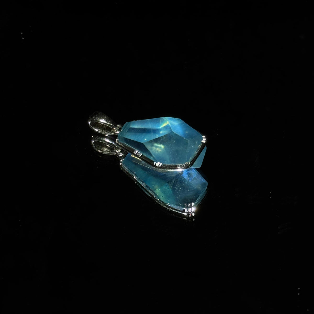 Natural Blue Aquamarine Free‑Form Faceted Silver‑Tone Pendant