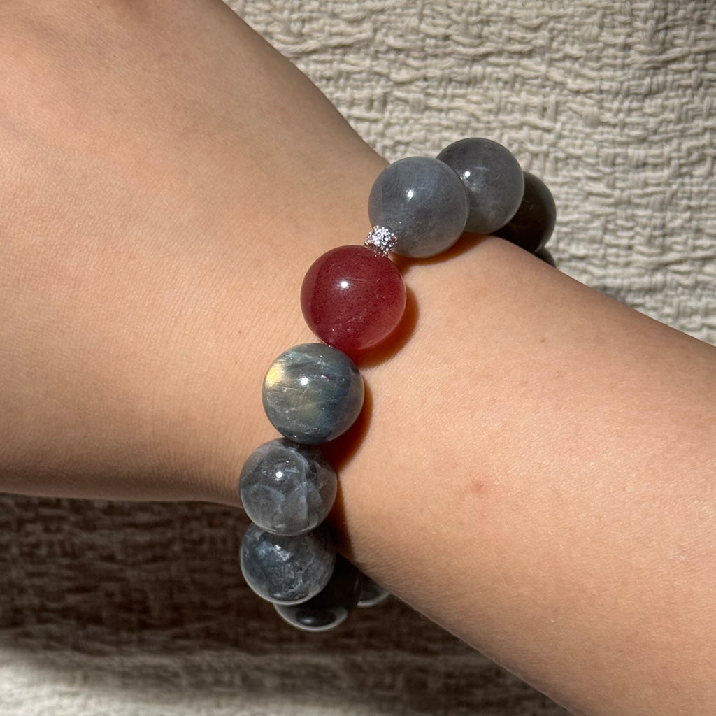 Natural Gray Labradorite Stretch Bracelet, Strawberry Quartz Focal Top Bead Bracelet