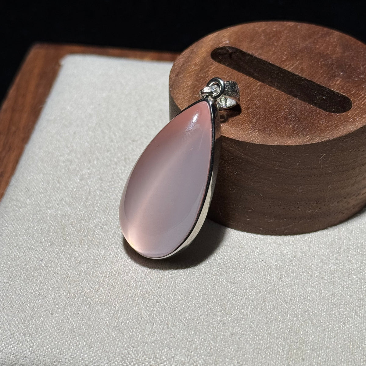 Natural Rose Quartz Teardrop Bezel‑Set Pendant