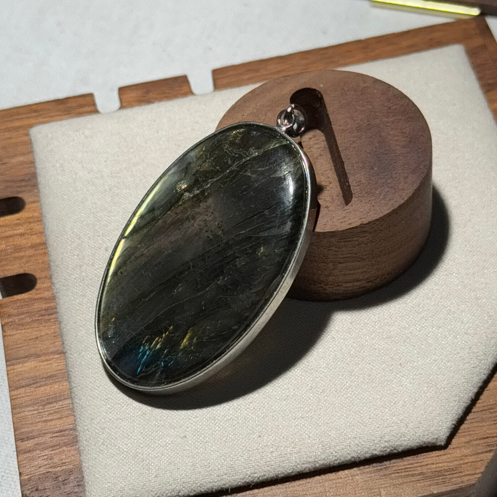 Natural Labradorite Oval Bezel‑Set Pendant