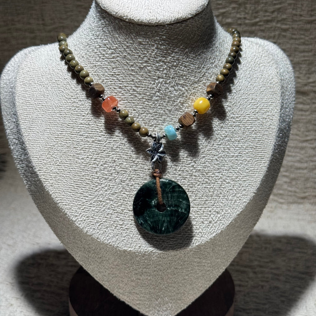Natural Green Sandalwood Beaded Necklace, Seraphinite Peace‑Pendant Hand‑Knotted Boho Layering Necklace