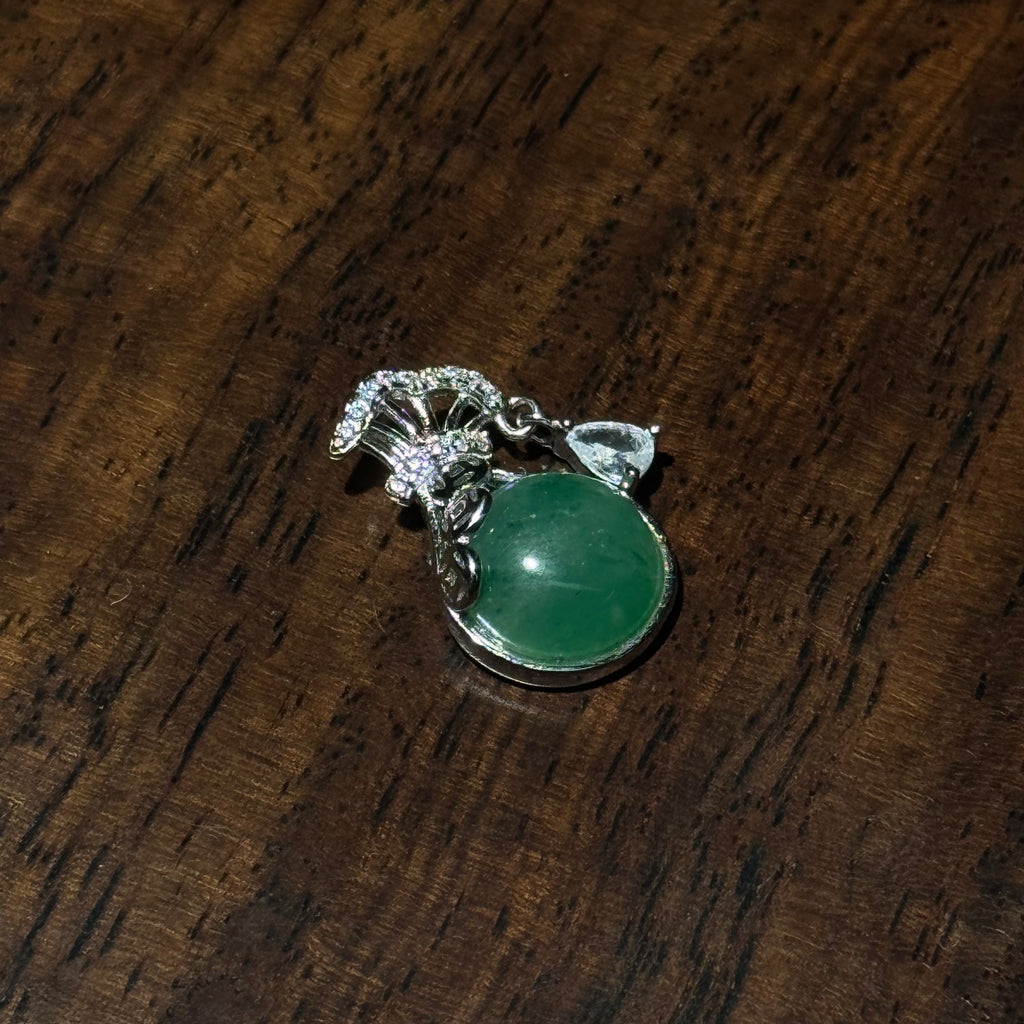 Natural Green Aventurine Round Cabochon Silver‑Tone Pendant