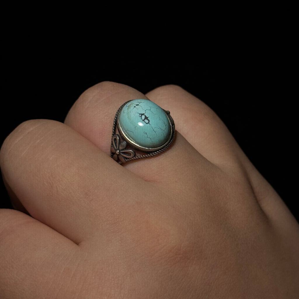 Natural Turquoise Oval Cabochon Ring, Vintage Silver‑Tone Filigree Band Statement Crystal Ring