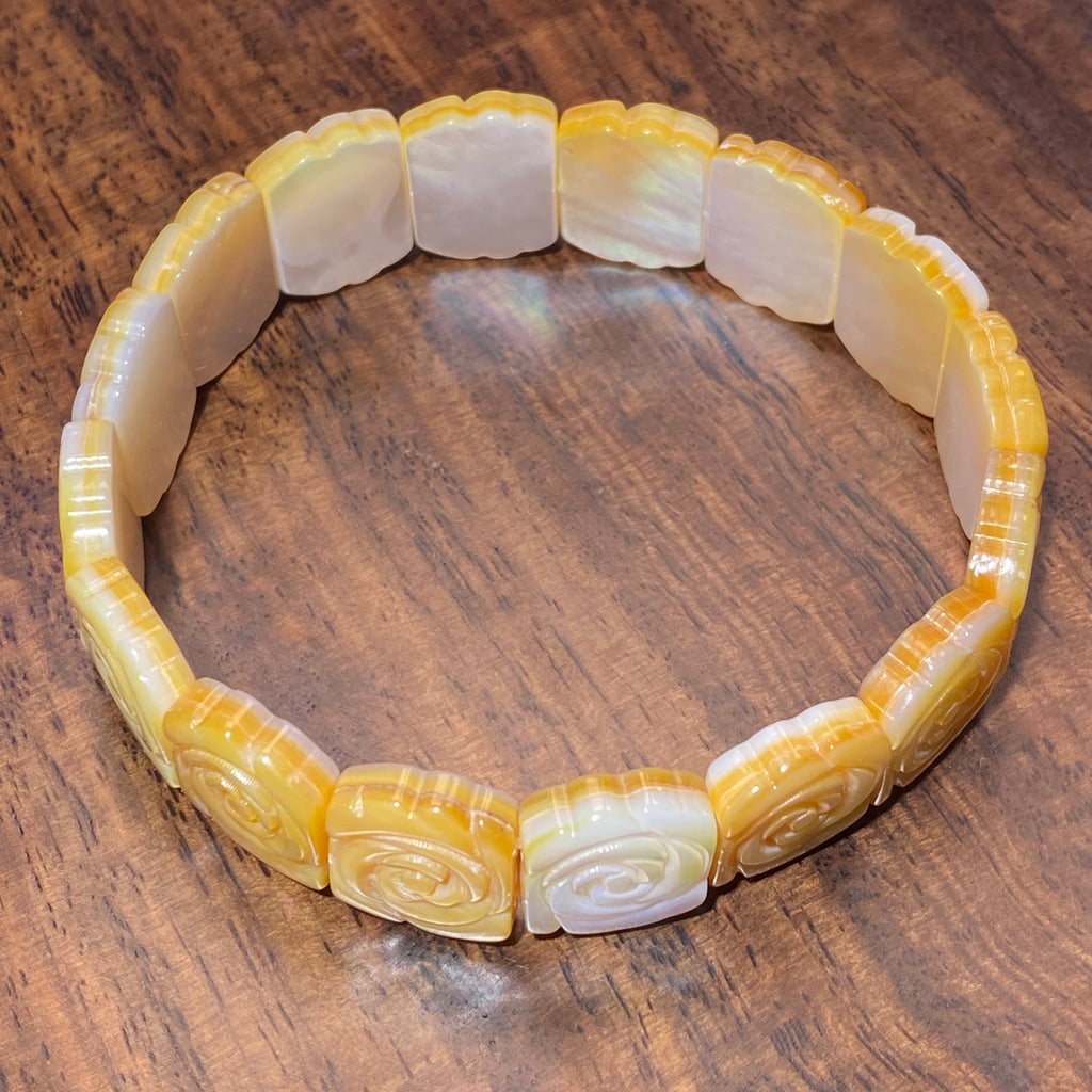 Natural Flower-shaped Golden Shell Soft Bangle 15-16cm