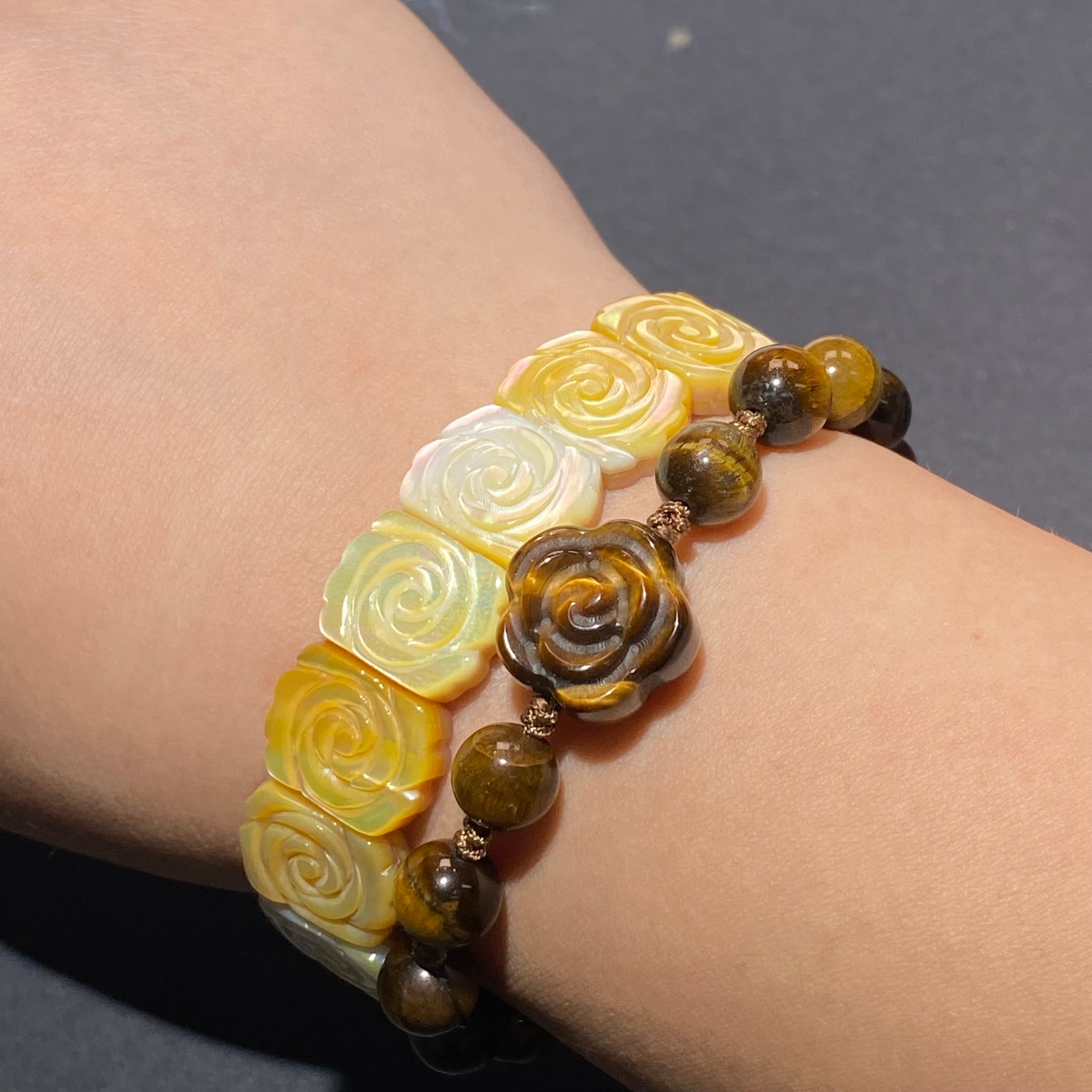 Natural Flower-shaped Golden Shell Soft Bangle 15-16cm