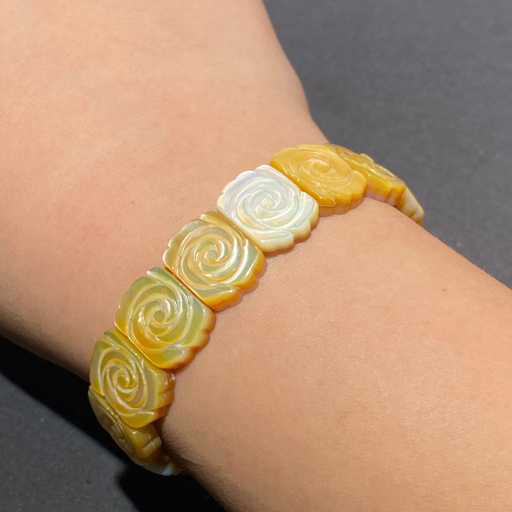 Natural Flower-shaped Golden Shell Soft Bangle 15-16cm