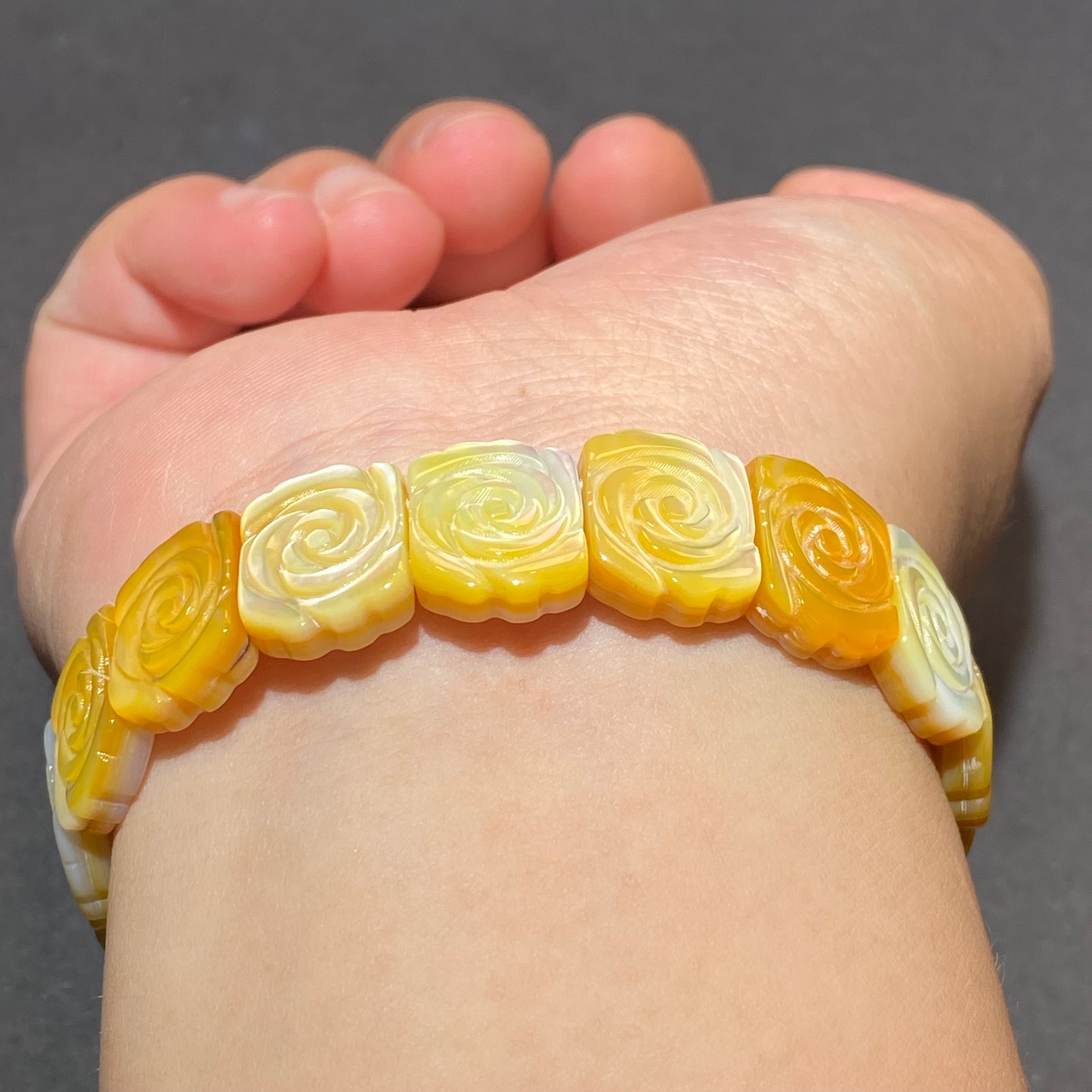Natural Flower-shaped Golden Shell Soft Bangle 15-16cm